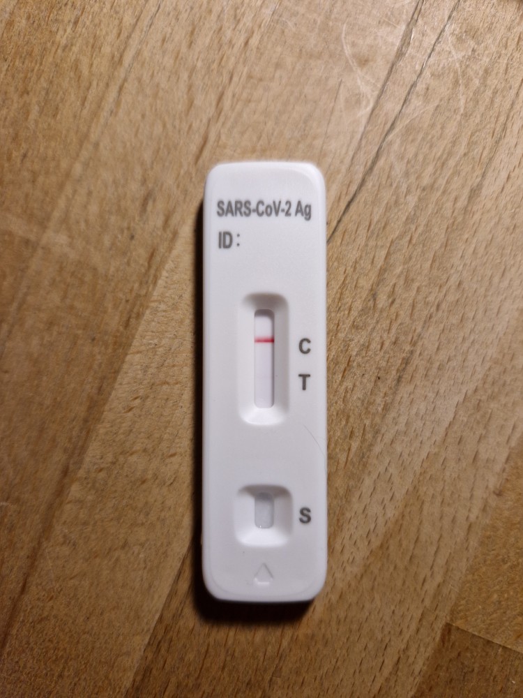 Antigentest mit schwachem 2. Strich