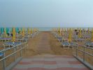 Dateiname=jesolo_223.jpg
Dateigröße=49KB
Abmessungen: 614x461
hinzugefügt am: 05. September 2005 jesolo_223.jpg