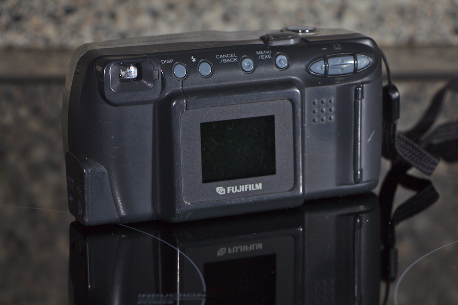 Fuji Finepix 1400 hinten