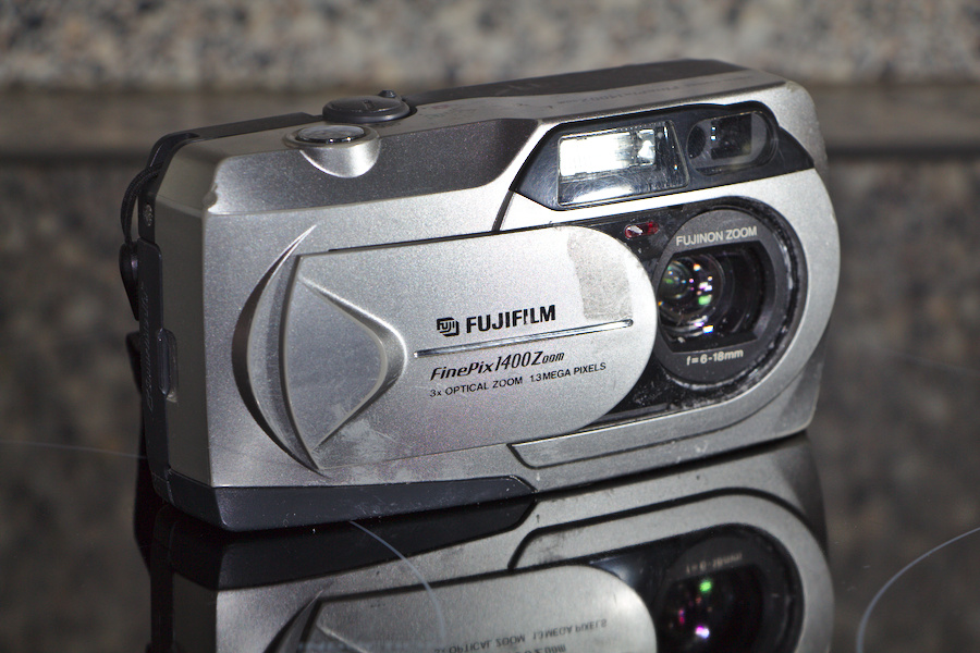 Fuji Finepix 1400 vorne