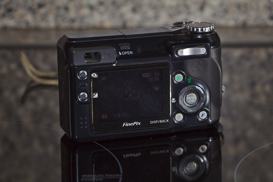 Fuji E900 hinten