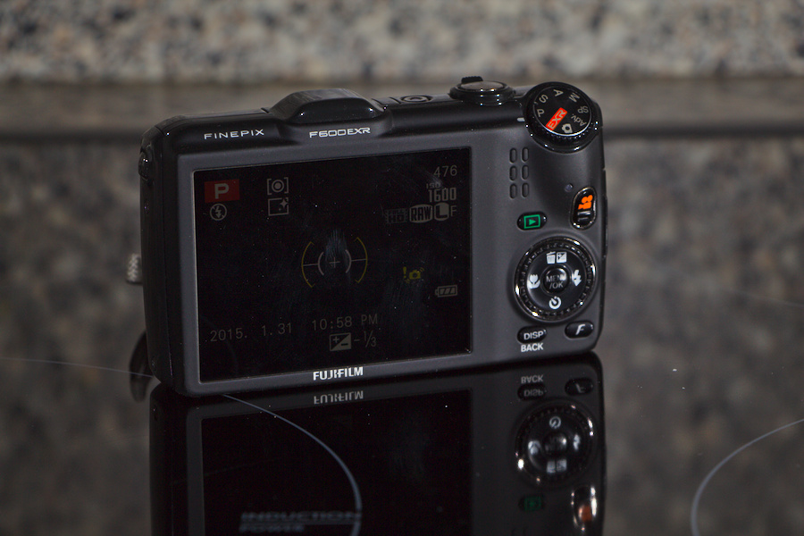 Fuji F600exr hinten